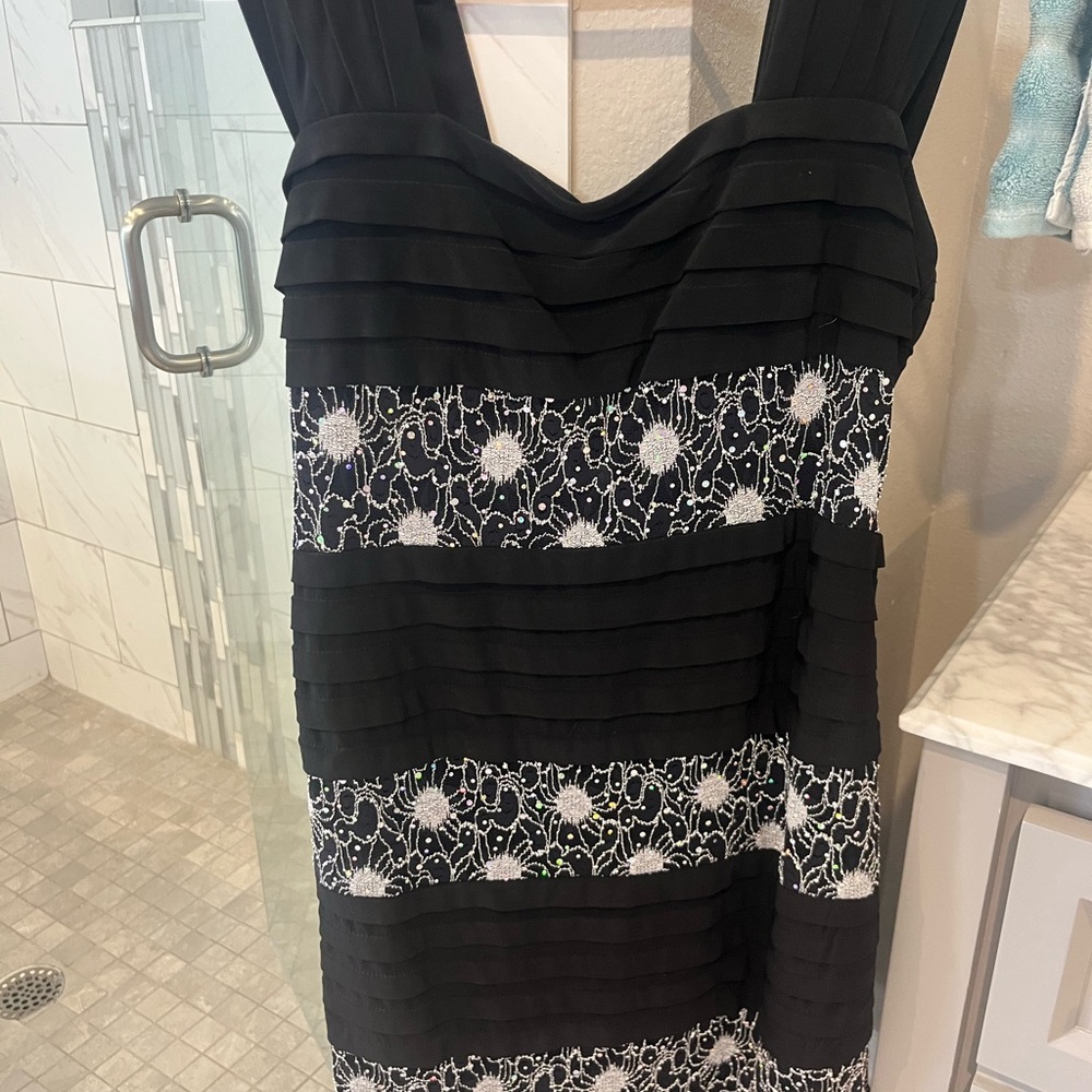 Chic Black and White Floral Midi Dress